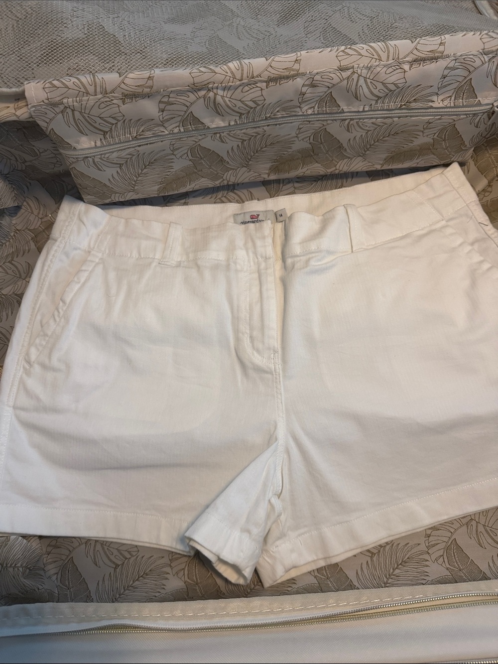 Vineyard Vines White Women's Cotton  Shorts